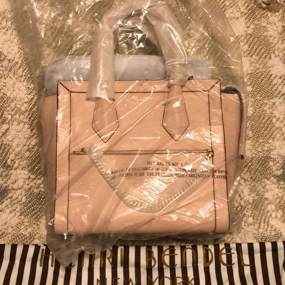 henri bendel Handbags - 💥SALE💥 Henri Bendel “The Rivington Stitch”